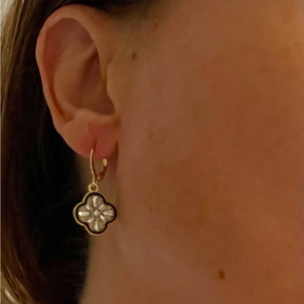 Clover shaped earring - Picture 3 of 4